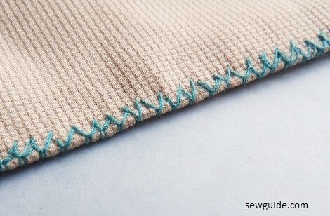 How to sew an overcast stitch - by machine and by hand - Sew Guide How To Sew Edges Of Fabric By Hand, Seam Stitch By Hand, Overcast Stitch By Hand, Hem Stitch By Hand, How To End A Sewing Stitch, How To Hem Knit Fabric, How To Sew A Gathering Stitch, Hemming Stitch, Gathering Stitch Sewing Machines