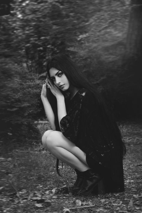 Gothic Glam Photoshoot, Spooky Vibes Photoshoot, Goth Senior Picture Ideas, Spooky Senior Pictures, Grunge Senior Picture Ideas, Gothic Poses, Gothic Senior Pictures, Goth Pictures, Goth Photography