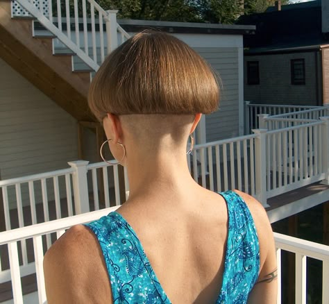 Sharp Bowl | bowlcutzac | Flickr Mushroom Haircut, Shaved Bob, Sleek Bob Hairstyles, Bowl Haircuts, Shaved Nape, Very Short Haircuts, Woman Shaving, Bowl Cut, Short Bob Haircuts