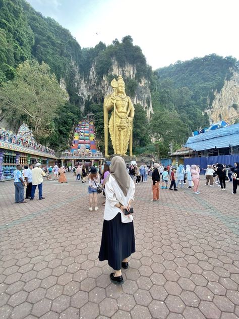 Batu Caves, Malaysia Batu Caves Outfit, Batu Caves Malaysia, Batu Caves, Simple Outfit, Kuala Lumpur, Simple Outfits, Quick Saves