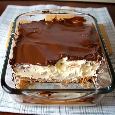 Martha Stewart Recipes | No bake Chocolate Eclair Cake | Facebook Peanut Butter Eclair Cake, Peanut Butter Eclair, Chocolate Eclair Dessert, Eclairs Dessert, No Bake Eclair Cake, Eclair Cake Recipes, Chocolate Eclair Cake, Biscuits Graham, Eclair Cake