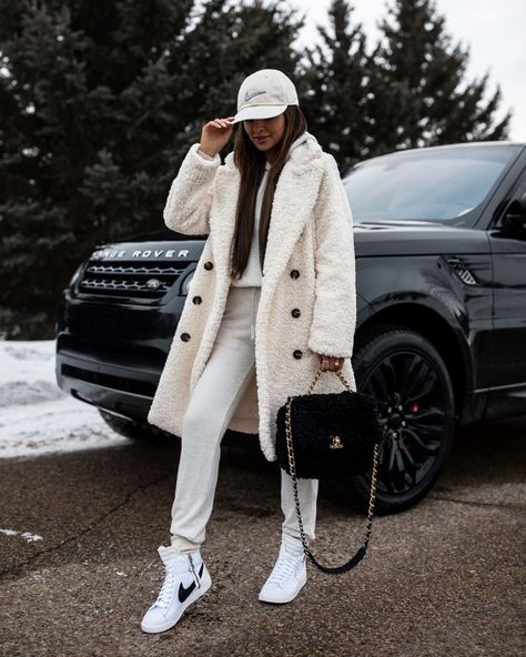 High Tops Women Outfit, Nike White High Tops Outfits, Sneakers In Winter Outfit, New York Sweatshirt Outfit, White Sherpa Coat Outfit, High Top Nikes Womens Outfit, Puma High Top Sneakers Outfit, High Top White Sneakers Outfit, Winter Outfit With Sneakers