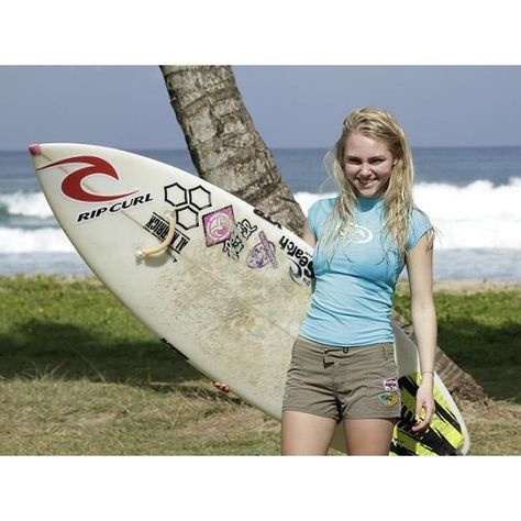 Annasophia Robb Soul Surfer, Life In Hawaii, Surfer Outfit, Surfer Girl Aesthetic, Surfer Aesthetic, Anna Sophia, Beach Girl Aesthetic, Bethany Hamilton, Soul Surfer