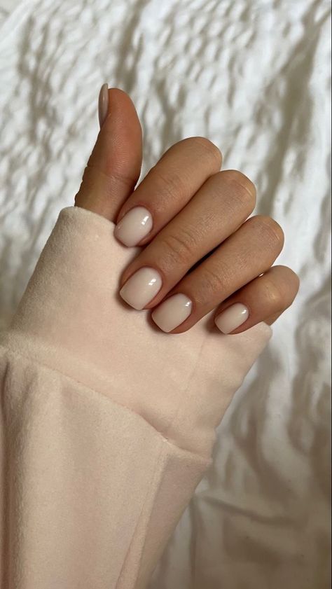 Short Nails Shellac, Square Oval Nails, Square Gel Nails, Interview Nails, Rounded Acrylic Nails, Hard Gel Nails, Milky Nails, Plain Nails, Squoval Nails