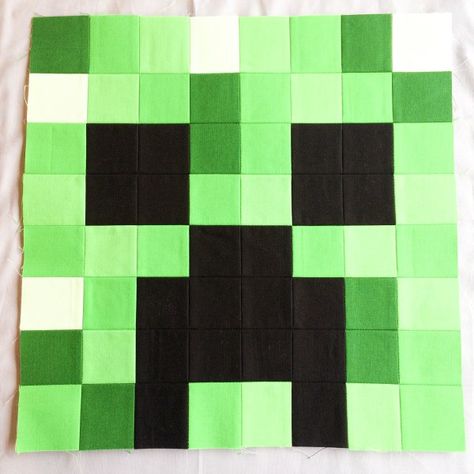 Minecraft Quilt Block 3: Creeper Minecraft Quilt, Minecraft Pattern, Minecraft Blocks, Creeper Minecraft, The Creeper, Minecraft Room, Minecraft Furniture, Popular Characters, Applique Templates