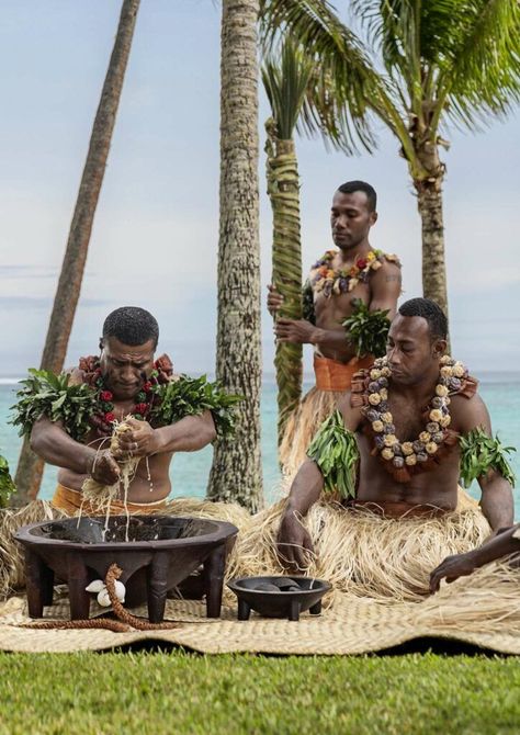 © Pacific Islander Culture, Fijian People, Fijian Culture, Fiji People, Fiji Food, Earth Oven, Fijian Food, Fiji Women, Fiji Culture