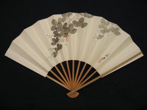 Chinese Fan, Painted Fan, Japanese Umbrella, Fan Drawing, Japanese Fan, Small Bedroom Designs, Museum Shop, Flower Branch, Chinese Painting