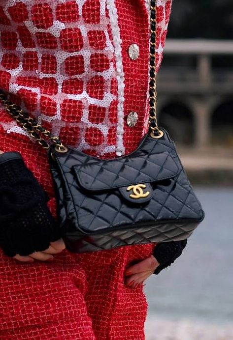 Monte Carlo Magic: A Look at Chanel's 2023 Cruise Collection - PurseBop Chanel 2022 Bag, Chanel Cruise 2022/23, Hobo Bag Outfit, 2023 Bags, Bottega Veneta Cassette Bag, Chanel 22, How To Have Style, Chanel 2023, Chanel Black And White