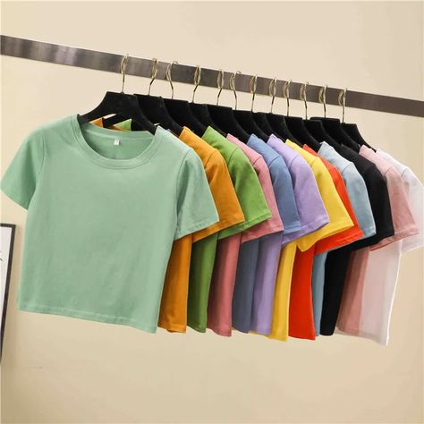 Plain Crop Tops, T Shirt Crop Top, Colorful Crop Tops, Plain Shorts, Crop Top Shirts, Cropped T Shirt, Tshirt Outfits, Plain Tshirt, Girls Fashion Clothes