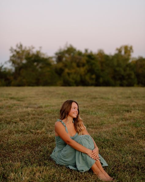 @paytonhatfield1 is just perfect 🥹✨ • • #seniorpictures #senior #sunsetphotos #seniorphotographer #hannahelysecosenior #kyphotographer #senioryear At Home Senior Pictures, Sitting Senior Pictures, Senior Casuals Ideas, Diy Senior Pictures, Outside Senior Pictures, Road Photoshoot, Pretty Senior Pictures, Senior Pictures Utah, Outdoor Photoshoot Inspiration