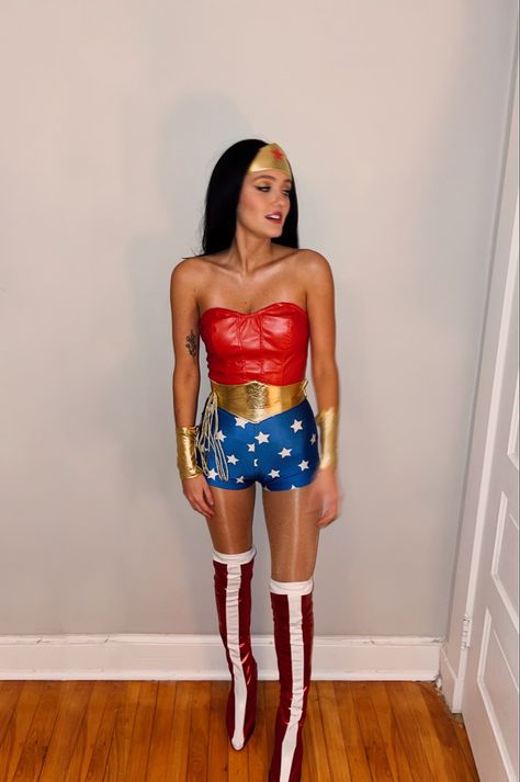 Cute Wonder Woman Costume, The Flash Halloween Costume, Superman Women Costume, Super Woman Halloween Costumes, Wonderwomen Costume Halloween, Superhero Womens Costume, Ha Lloween Costumes, Superwomen Halloween Costume, Black Women In Halloween Costumes