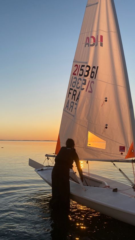 Sailing Aesthetic, Boat Sunset, Summer Boats, Sail Life, Life Vision Board, Blue Aesthetic Pastel, Summer Feeling, Summer Dream, Future Life