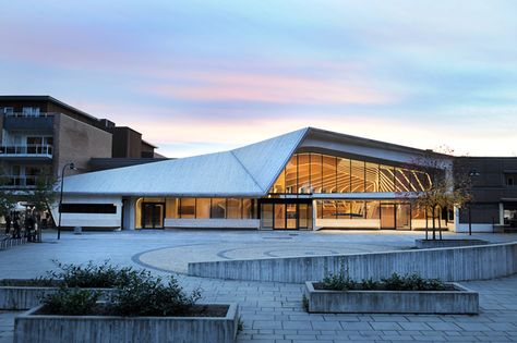 This building has it all.... Futuristic Library, Norwegian Architecture, Norway Design, Steven Holl, Beautiful Library, Library Architecture, Cultural Centre, Green Architecture, Cultural Architecture