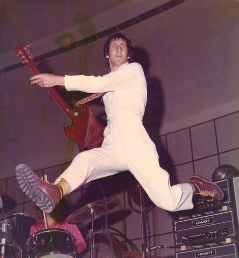 #PeteTownshend #TheWho https://t.co/XX6dsaQr4T Football Music, Behind Blue Eyes, Pete Townshend, July 5th, Gibson Sg, Live Rock, Pop Rock Bands, Boiler Suit, The Who