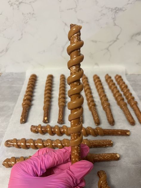 Caramel Pretzel Rods, Chocolate Pretzels Sticks, Caramel Pretzels Rods, Wedding Pretzels, Chocolate Pretzel Rods, Dipped Pretzel Rods, Pretzel Snacks, Chocolate Covered Pretzel Rods, Chocolate Dipped Pretzels