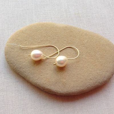 Lisa Yang Jewelry : Making Paddle Headpins with Crimping Pliers Diy Pearl Earrings, Wire Weaving Techniques, Simple Pearl Earrings, Breastmilk Jewelry, Beadwork Tutorial, Lisa Yang, Crimping Pliers, Simple Pearl, Diy Wire Jewelry