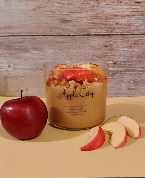 Amazingly crafted apple crisp scented candle. Made of only the finest of waxes. Such a great gift idea. Sure to brighten up your day. Apple Cider Candle, Apple Cinnamon Candle, Christmas Dessert Candles, Fall Candle Ideas, Candle Design Ideas, Candle Business Ideas, Unique Candle Making Ideas, Candle Making Ideas, Homemade Wax Melts