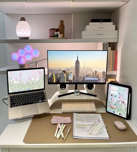 Dream Desk, Study Desk Decor, Work Office Decor, Desk Inspiration, Office Room Decor, Study Room Decor, Gaming Room Setup, Workspace Inspiration, Minimalist Room