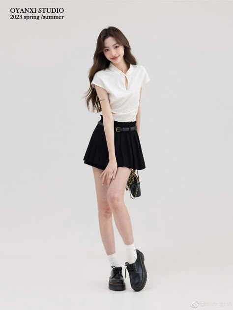 Korean 30 Years Old Woman Outfit, Oyanxi Outfits, Short Outfits Korean, Korean Outfits, Casual Style Outfits, Lookbook Outfits, Fashion Poses, Look Fashion, Classy Outfits