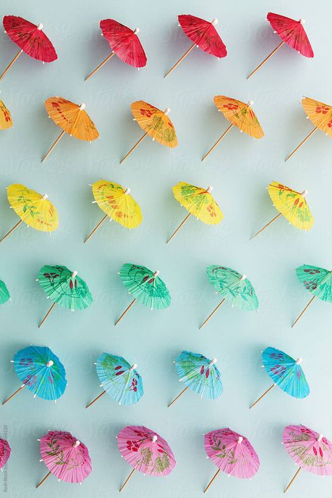 Color Cocktail Party, Cocktail Color Palette, Cocktail Background, Umbrella Cocktail, Cocktail Painting, Umbrella Drinks, Cocktail Umbrella, Surf Birthday Party, Drink Umbrellas