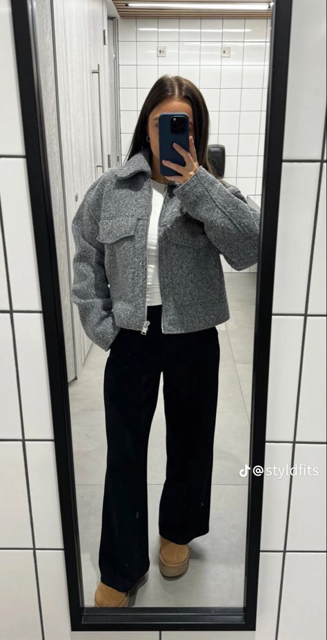 Short Grey Jacket Outfit, Winter Outfits Los Angeles, Grey Outfit Combination, Grey Jacket Outfit Winter, Grey Jacket Outfit Women, Grey Wool Jacket Outfit, Grey Jacket Outfit Aesthetic, Style For University, Grey Leather Jacket Outfit