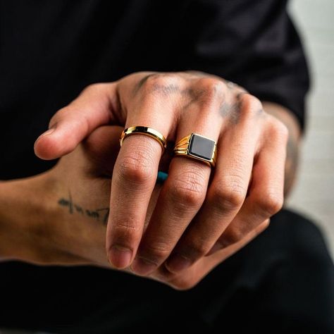 Black And Gold Mens Ring, Men’s Rings Style, Men Vintage Ring, Vintage Men’s Rings, Mens Rings Fashion Gold, Signet Wedding Ring Men, Black Rings Men, Mens Rings Fashion Style, Black Stone Ring For Men