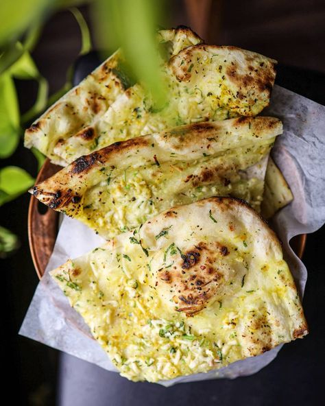 Garlic Cheese Naan, Indian Dinner Party, Indian Food Menu, Menu Presentation, Cheese Naan, Restaurant Indian, Onion Bhaji, Food Photography Dessert, Indian Dinner