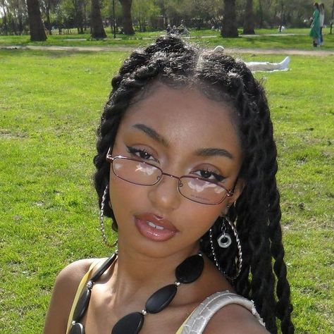 @lame.cobain on Instagram: "got the specs on 🤓" Black Feminity, Lame Cobain, Dorcas Meadowes, Free Guy, Hair References, Vogue Photoshoot, Riot Grrrl, Marauders Era, Hair Reference