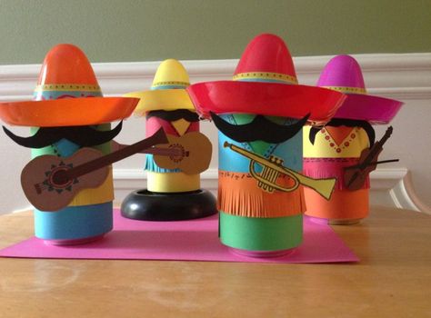 Spanish Crafts, Mexican Theme Party Decorations, Mexico Party, Den Mrtvých, Mexican Birthday Parties, Mexican Party Decorations, Mexican Fiesta Party, Mexican Birthday, Fiesta Theme Party