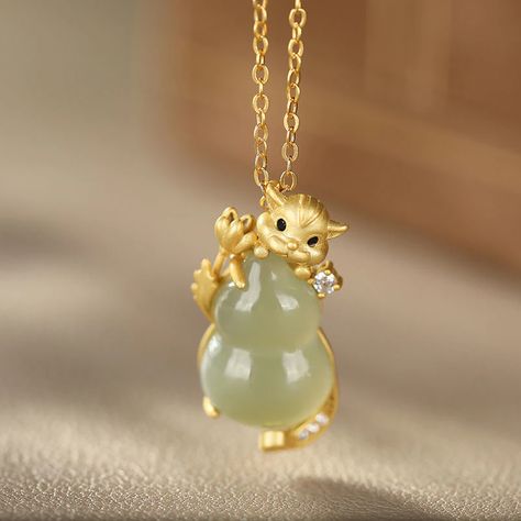 Chalcedony Gourd Mouse Pendant Couple Chain, Men Korean Fashion, Jade Rings, Female Jewelry, Design Box, Along For The Ride, Jewelry Men, Hetian Jade, Plants And Flowers