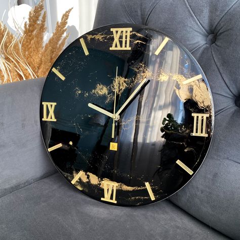 Epoxy Clock, Diy Resin Gifts, Hand Jewelry Rings, Pottery Painting Designs, Metal Clock, Wall Clock Design, Unique Wall Clocks, Wall Decor Design, Diy Resin Art