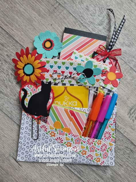 Scrapbook Paper Projects, Loaded Envelopes, Ideas With Paper, Envelope Tutorial, Paper Pocket, Pocket Envelopes, Money Cards, Card Making Techniques, Card Layout