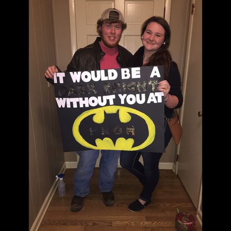 Batman promposal Batman Sadies Proposals, Hoco Proposals Ideas Batman, Superhero Promposal, Batman Hoco Poster, Batman Homecoming Proposal, Batman Promposal Ideas, Batman Dance Proposal, How To Ask A Guy To Prom, Boy Promposal