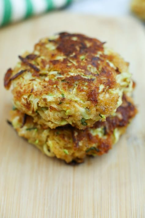 Zucchini Cakes Recipe - Happy Healthy Mama Zucchini Cake Healthy, Zucchini Cakes, Easy Pasta Dinner Recipes, Veggie Cakes, Zucchini Cakes Recipe, Zucchini Patties, Sweet Potato Fritters, Zucchini Feta, Vegetarian Recipes Dinner Healthy