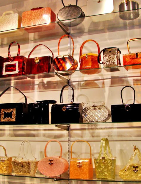 Gasp!  Vintage Bakelite & Lucite Bag Heaven in a shop in New York. Bakelite Jewelry, Fall Handbags, Vintage Bakelite, Vintage Purses, Vintage Lucite, Burberry Handbags, Prada Handbags, Womens Purses, Vintage Love