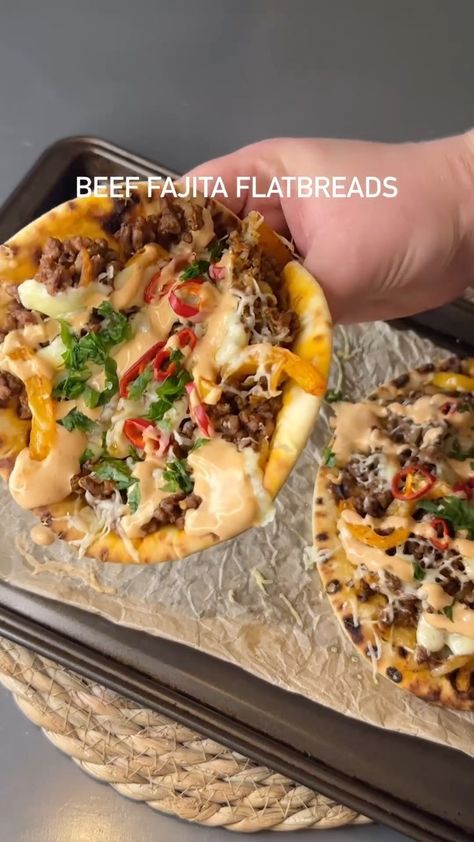 Petya Marinova | Beef fajita flatbreads Hit save 📌 for your next easy recipe and follow @recipe_road for more recipes like this 🤍 Ingredients (serves… | Instagram Fajita Ground Beef Recipe, Fajitas For Two, Chipotle Hot Sauce, Beef Fajita Recipe, Vine Tomatoes, Beef Dinners, Beef Fajitas, Beef Steak Recipes, Chilli Peppers