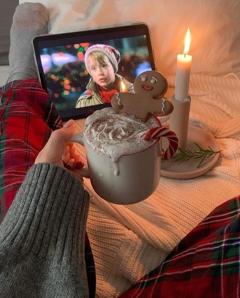 Christmas Aesthetic Simple, Christmas Drinks Aesthetic, December Core, Christmas Aethstetic, Christmas Asthetics, Christmas Aesthetic Pictures, Xmas Activities, Winter Core, Christmas Dreaming