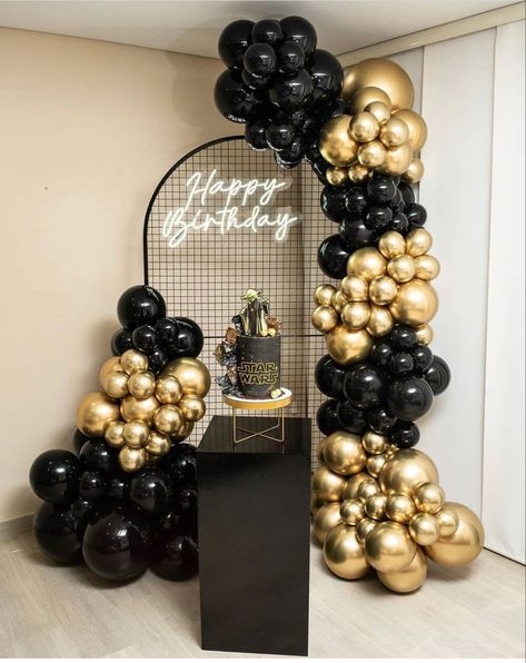 Black Gold Balloon Arch, Diy Graduation Decorations, Gold Balloon Arch, Black And Gold Balloons, Diy Graduation, Birthday Party Theme Decorations, Gold Birthday Party, Garland Arch, Birthday Balloon Decorations