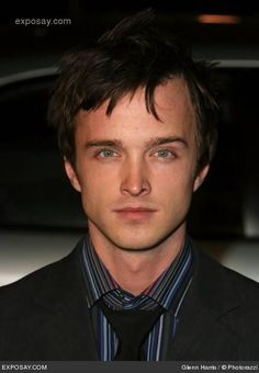 Young Aaron Paul. HOW ADORABLE IS HE? Justin Bieber Face, Beaking Bad, Breaking Bad Funny, Breaking Bad 3, Breaking Bad Jesse, Breaking Back, Aaron Paul, Bad Memes, Call Saul