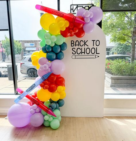 HAPPY AUGUST☀️ It’s officially time to start thinking about back to school✏️ I did this fun school themed backdrop for @sweetdragonbobatea 🧋 Classroom Decoration Theme Ideas, Welcome Back To School Backdrop, Back To School Backdrop Ideas, Back To School Balloon Decor, Back To School Balloon Arch, Back To School Decoration Ideas, Back To School Photo Backdrop, Back To School Balloons, Back To School Photo Booth