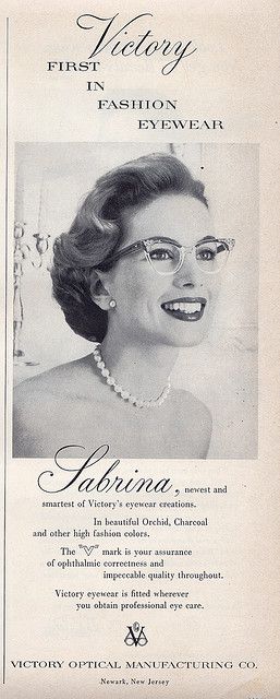 glasses 1950s Glasses Women, 1950s Hairstyle, Motif Soutache, Eyewear Ad, 1950s Glasses, Glasses Inspiration, Retro Eyewear, Character References, Fashion Eyeglasses