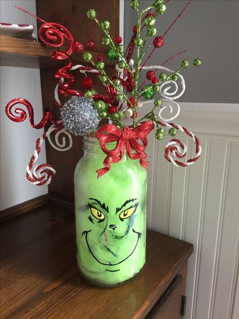 Grinch Christmas Bathroom Ideas, The Grinch Centerpieces, Easy Grinch Decorations, Grinch Bathroom Decor Ideas, Christmas Diy Grinch, Grinch Bathroom Decor, Grinch Christmas Ornaments Diy, Grinch Centerpiece Ideas, Grinch Decorations Diy