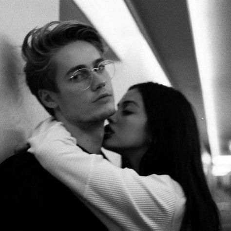 Neck kisses are next level 🔥 Neck Kisses, Cindy Kimberly, Boyfriend Photos, Party Photography, Scandal Abc, Photo Couple, Heroes Of Olympus, Cute Couples Goals, Couple Pictures