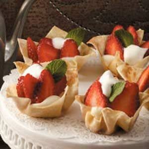 Strawberry Tartlets, Tartlets Recipe, Wonton Cups, Strawberry Pretzel, Strawberry Tart, Baked Strawberries, Wonton Wrappers, Taste Of Home, Strawberries And Cream