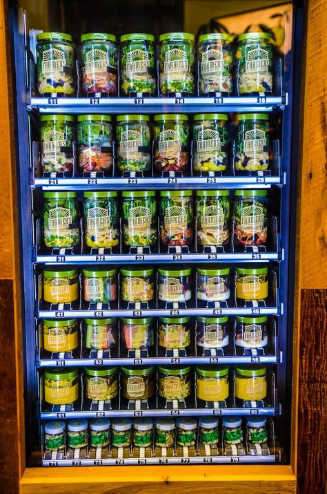 This Vending Machine Dishes Out Fresh Fruits And Veggies Instead Of Junk Food Farmers Fridge, Healthy Vending Machines, Food Vending Machines, Vending Machine Business, Office Snacks, Box Lunches, Boss Woman, Cafe Ideas, Family Office