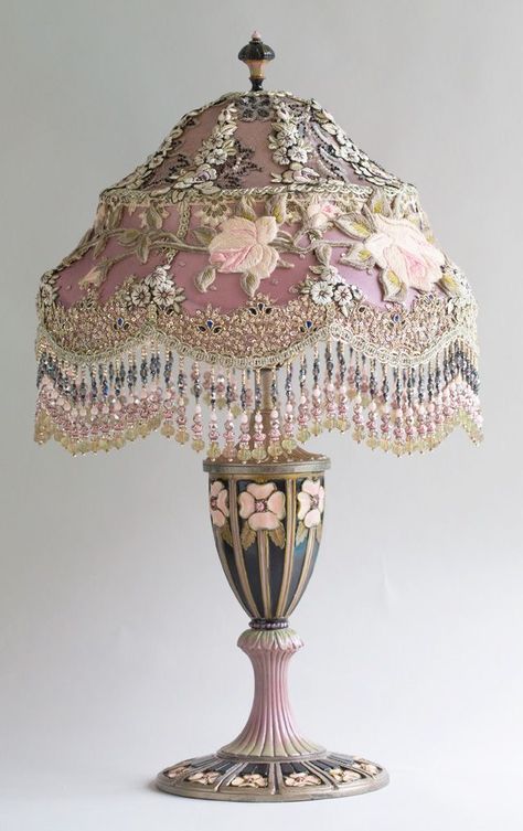 Victorian Embroidered Silk Lampshade with Roses and Lace Victorian Floor Lamps, Antique Lamp Shades, Victorian Lamps, Decoration Shabby, Chic Lamp, Victorian Lampshades, Shabby Chic Lamps, Victorian Furniture, Lampe Decoration