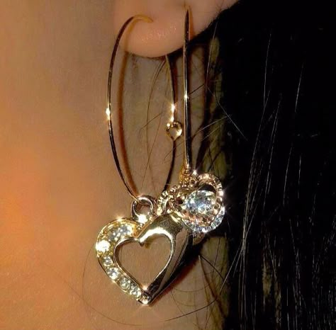 ♡pinterest~kaeylaa♡ Xoxo Jewelry, Dope Jewelry Accessories, Tragus Piercing, Dope Jewelry, Stacked Jewelry, Jewelry Lookbook, Fancy Jewelry, Mode Inspo, Girly Jewelry