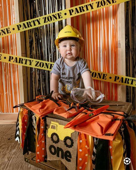 Construction Party Decorations, Baby First Birthday Themes, Construction Theme Birthday Party, Construction Theme Party, Boys First Birthday Party Ideas, 1st Birthday Themes, Construction Birthday Parties, Trucks Birthday Party, Construction Theme