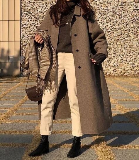 y/n is a heartless mafia. she doesn't hesitate to kill anyone but she… #fanfiction #Fanfiction #amreading #books #wattpad 40s Mode, Celana Jogger Wanita, Mantel Outfit, Long Coat Outfit, Korean Fashion Ulzzang, Dark Academia Outfits, Dark Academia Outfit, Fall Fashion Coats, Stile Hijab