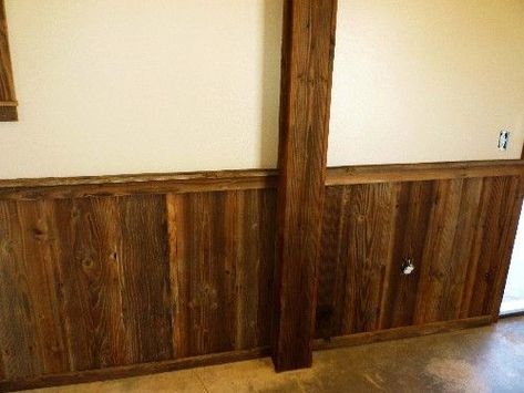 Rustic Wainscoting, Wainscoting Dining Room, Stairway Wainscoting, Chair Railing, Bathroom Wainscoting, Wainscoting Staircase, Cabin Rooms, Steampunk Kitchen, Pallet Craft